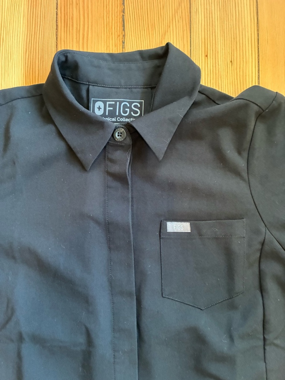 FIGS Women's Black Short Sleeve Button Front Top - Picture 2 of 10